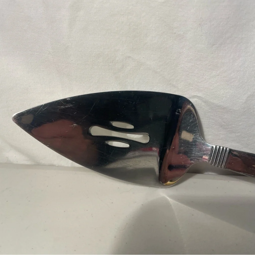 Oneida Silver(18/8) Stainless Steel Utensil pie server 11” length